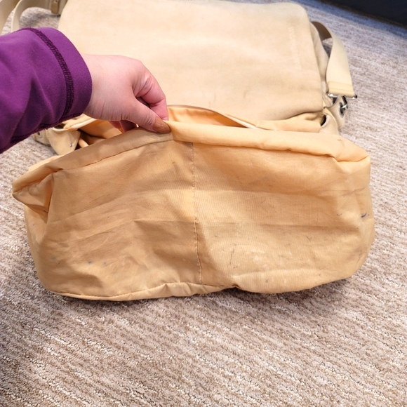 Mandarina Duck Messenger Bag - Picture 13 of 15